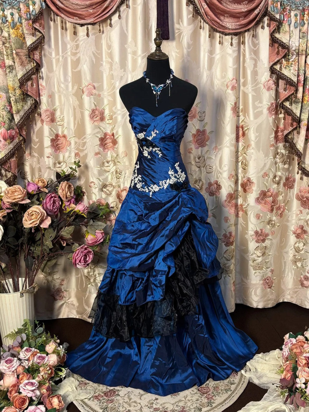 A-Line/Princess Sweetheart Sleeveless Floor-Length Taffeta Lace Prom Dresses with Ruffles & Appliques
