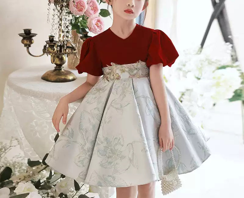 V-Neck Short Sleeves Knee-Length Embroidery Girl Party Dress with Appliques