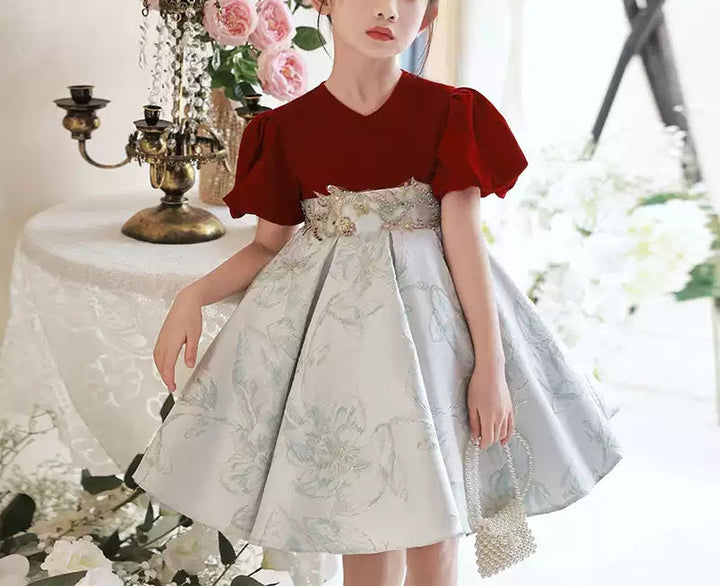 V-Neck Short Sleeves Knee-Length Embroidery Girl Party Dress with Appliques