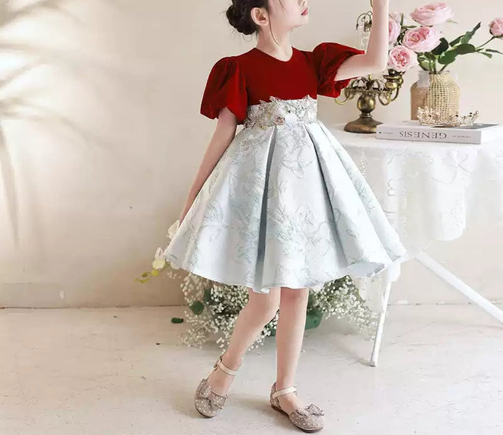 V-Neck Short Sleeves Knee-Length Embroidery Girl Party Dress with Appliques