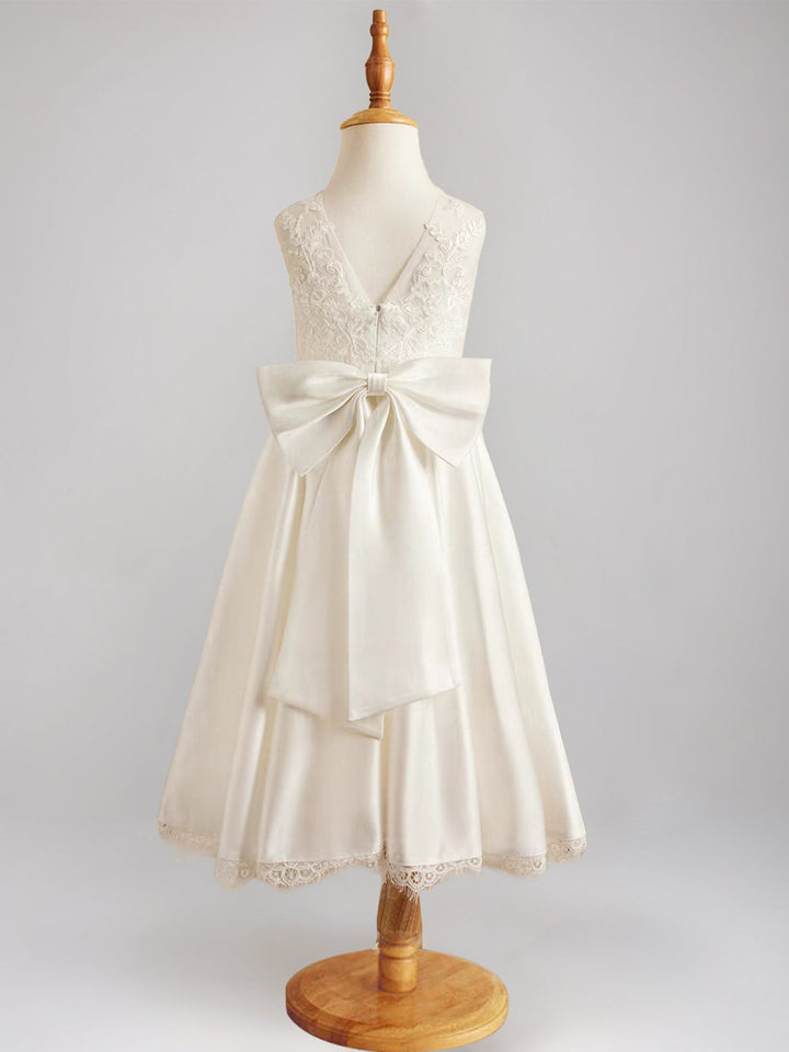 A-Line/Princess Scoop Sleeveless Tea-Length Pleated Flower Girl Dresses with Lace Appliques & Bow
