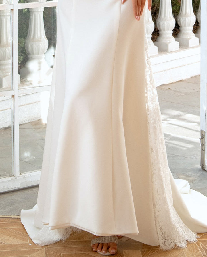 A-Line/Princess Jewel Neck Long Sleeves Wedding Dresses with Lace