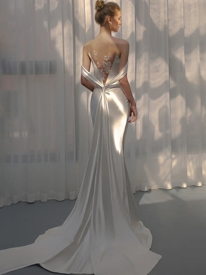 Trumpet/Mermaid Scoop Sleeveless Sweep Train Wedding Dresses with Tulle Appliques