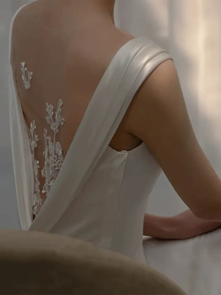 Trumpet/Mermaid Scoop Sleeveless Sweep Train Wedding Dresses with Tulle Appliques