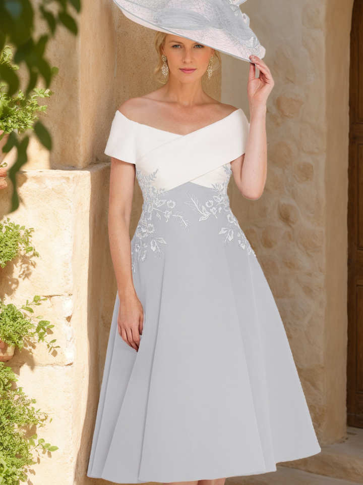 A-Line/Princess V-Neck Tea-Length Mother of the Bride Dresses with Lace Appliques