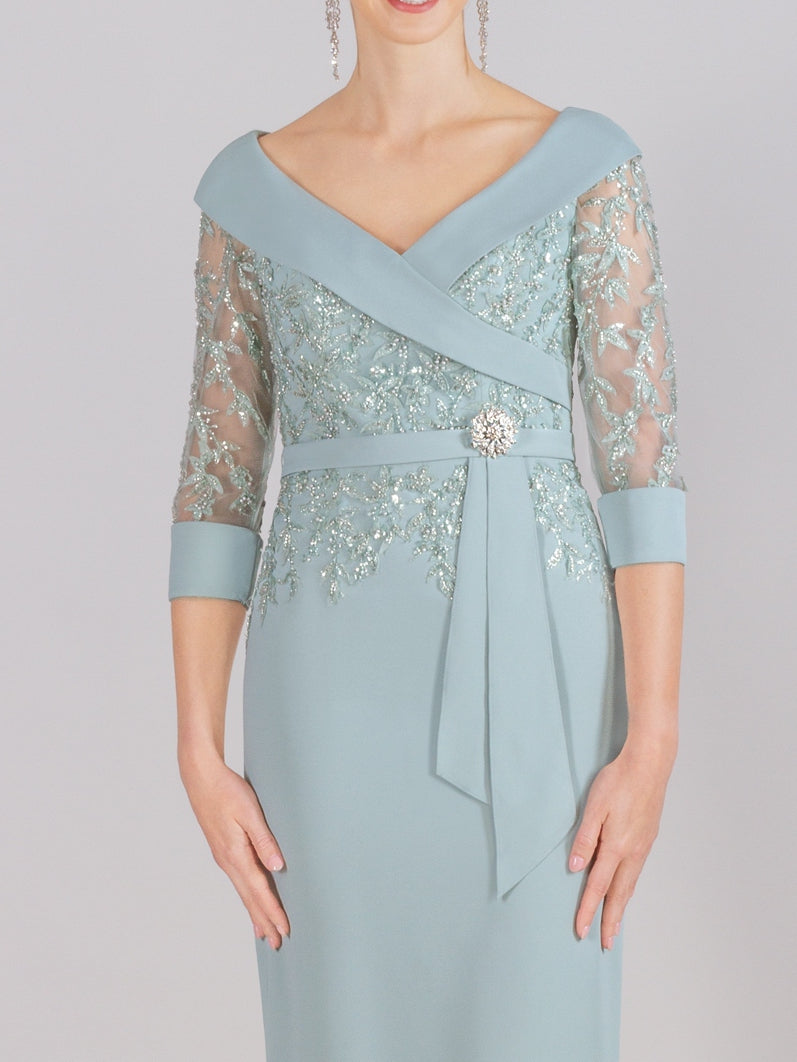 Sheath/Column V-Neck Tea-Length Mother of the Bride Dresses with Appliques