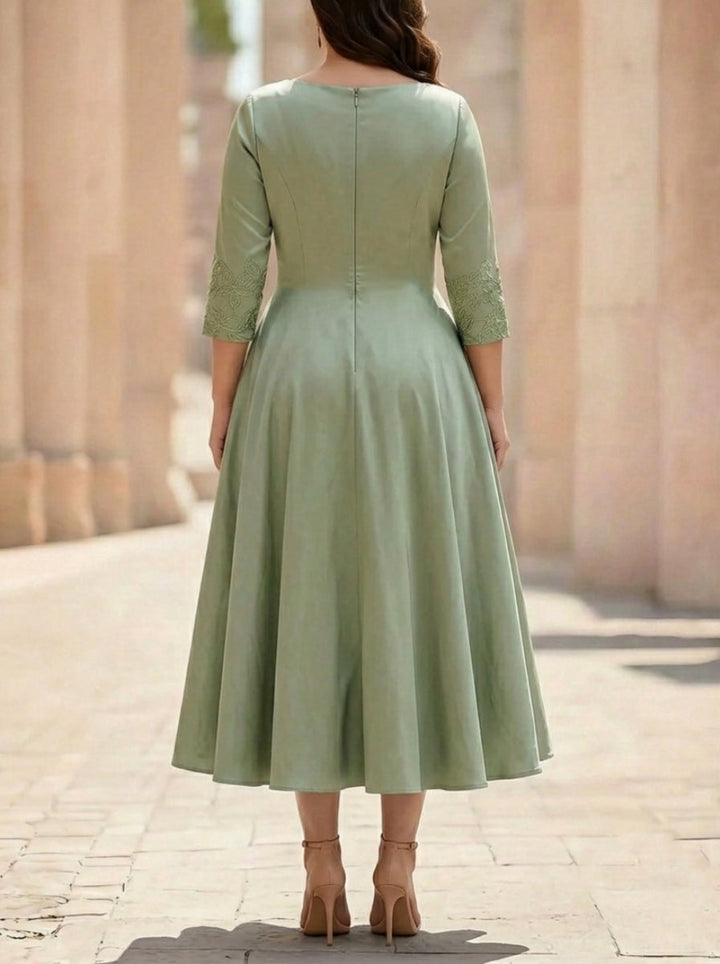 A-Line/Princess V-Neck Satin Plus Size Mother of the Bride Dresses 3/4 Sleeves Pleated Lace Tea-Length