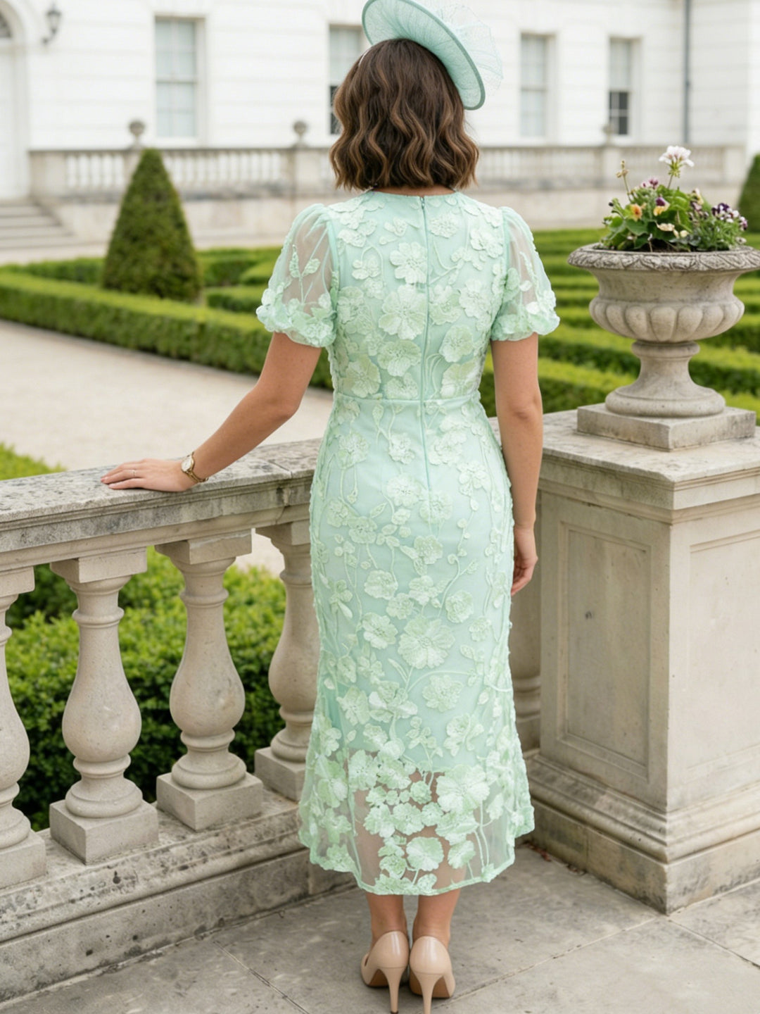 Sheath/Column Scoop Lace Mother of the Bride Dresses Floral Short Sleeves Tea-Length